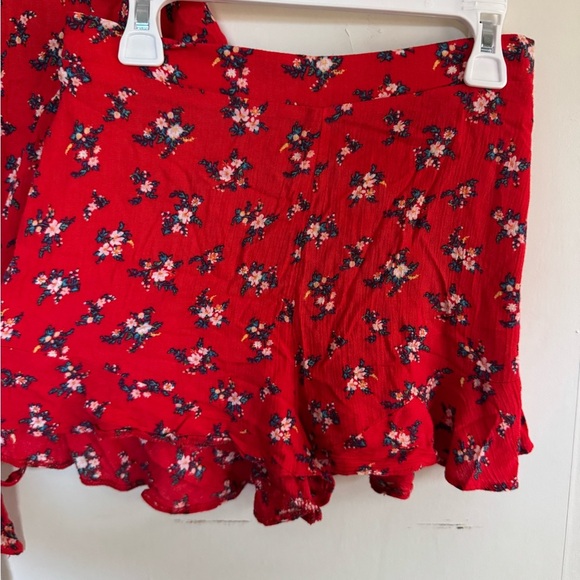 American Eagle Outfitters Red Floral Shorts  and Crop Top Set XS - Picture 4 of 9